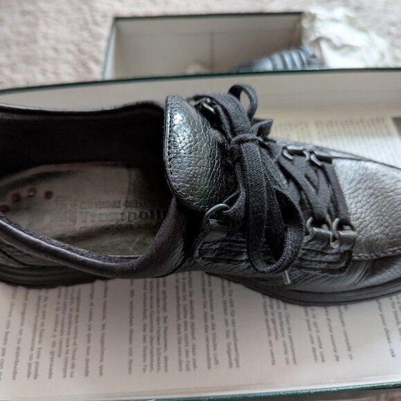 Women's 8.5 US/6 EU Mephisto black loafer - Picture 3 of 6